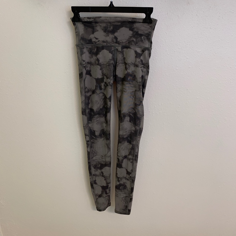 Athleta leggings: gray with flowers, size 4